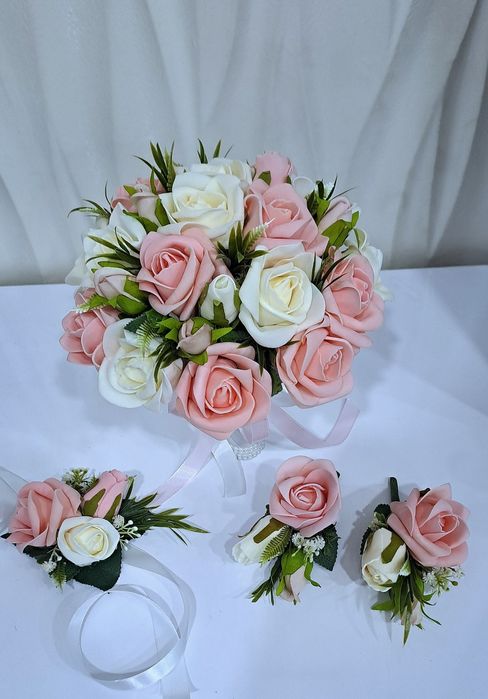 Букеты невесты готовые и на заказ.