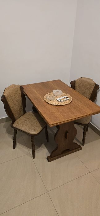 Masa extensibila 8 pers. stejar masiv + set 2 scaune bonus