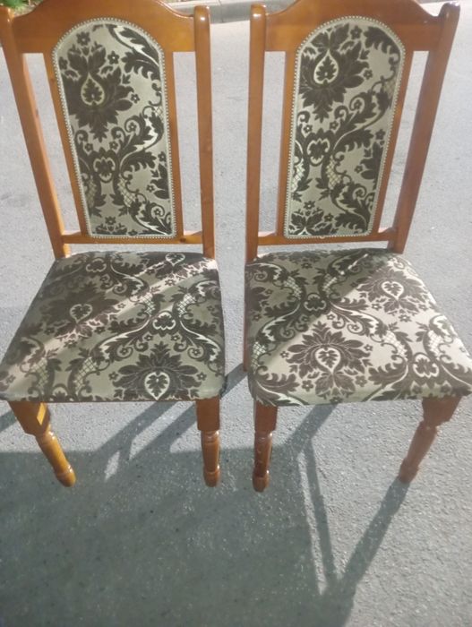 Стулья в хорошем состоянии есть 12 штук