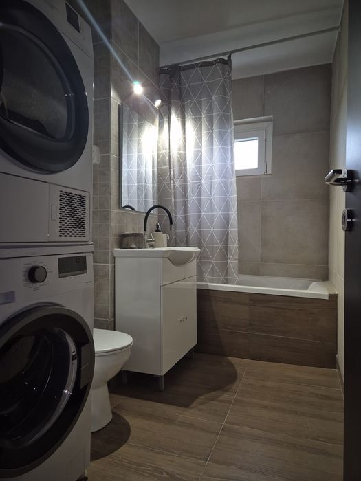 Proprietar vand apartament renovat 74mp complexul studentesc