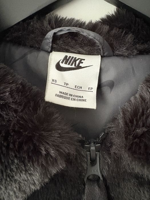 Меко палто Nike с цип