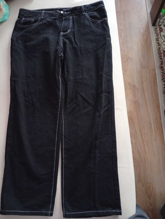 Мъжки дънки-чисто нови, черни.