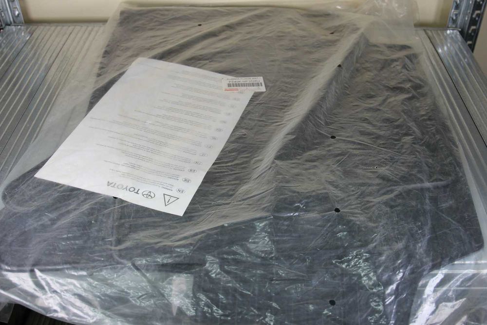 Оригинални гумени стелки – Hilux