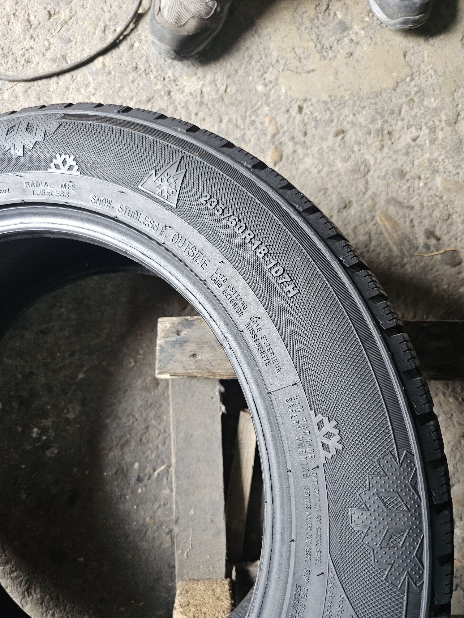 2 anvelope iarna 235 60 18 Kumho