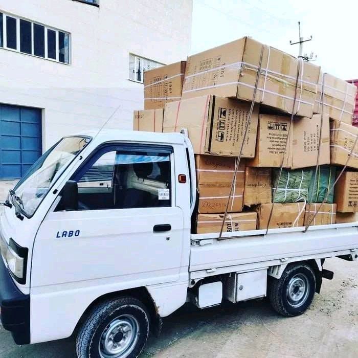 Yuk tashish xizmati labo avtomobilida