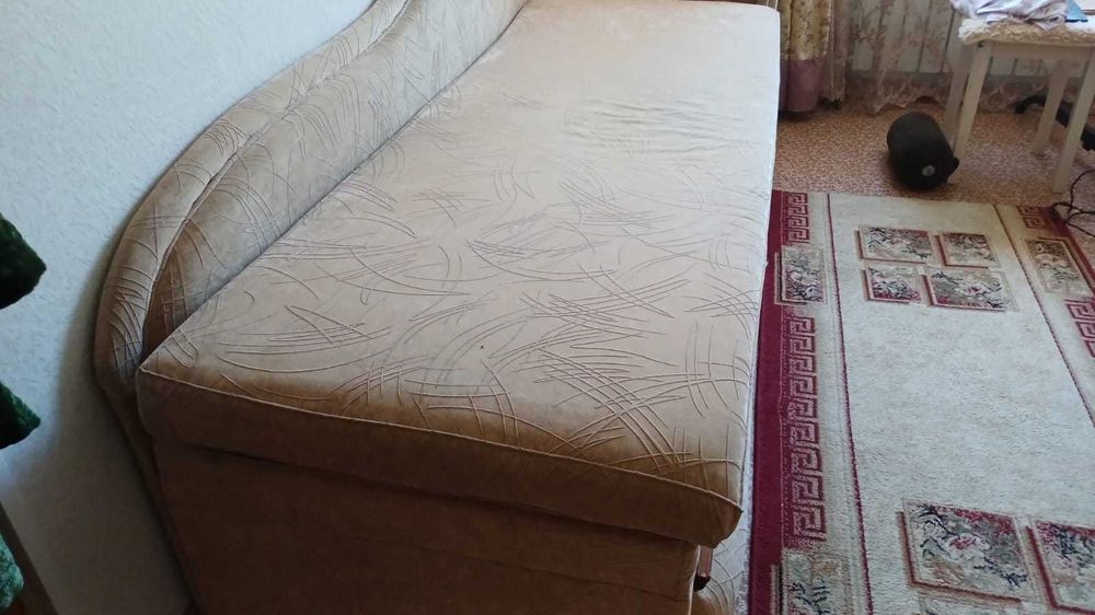 Продаю диван б/у в отличном состоянии