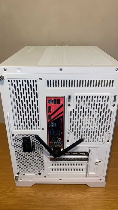 Sistem gaming alb  Ryzen 5800x 3.8Ghz,32gb,ssd 1tb,RTX 3070 8gb 256bit