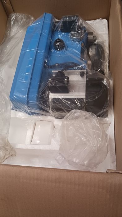 Настолна бормашина UNIMARK. С вариатор за  оборотите. Здрава,Нова