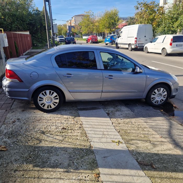 Opel Astra Sedan
