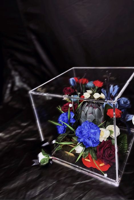 Венки в стекле, ритуальные корзины НА ЗАКАЗ.