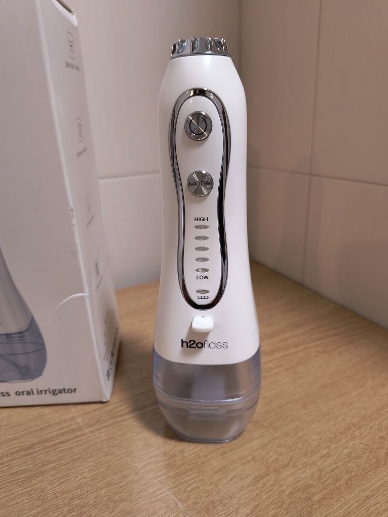Иригатор за уста H20floss HF-6, 5 дюзи, 5 степени на налягане, Резерво