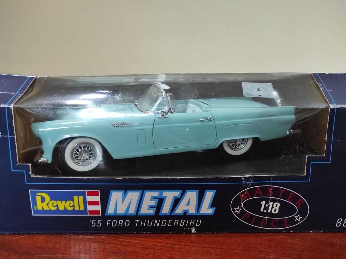 Machetă 1955 Ford Thunderbird, by Revell.