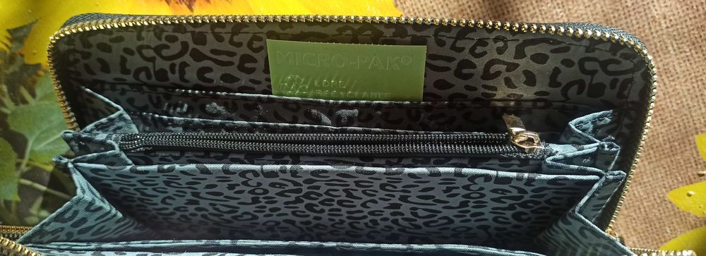 Нов портфейл с цип и 4 отделения - за 4 €вро