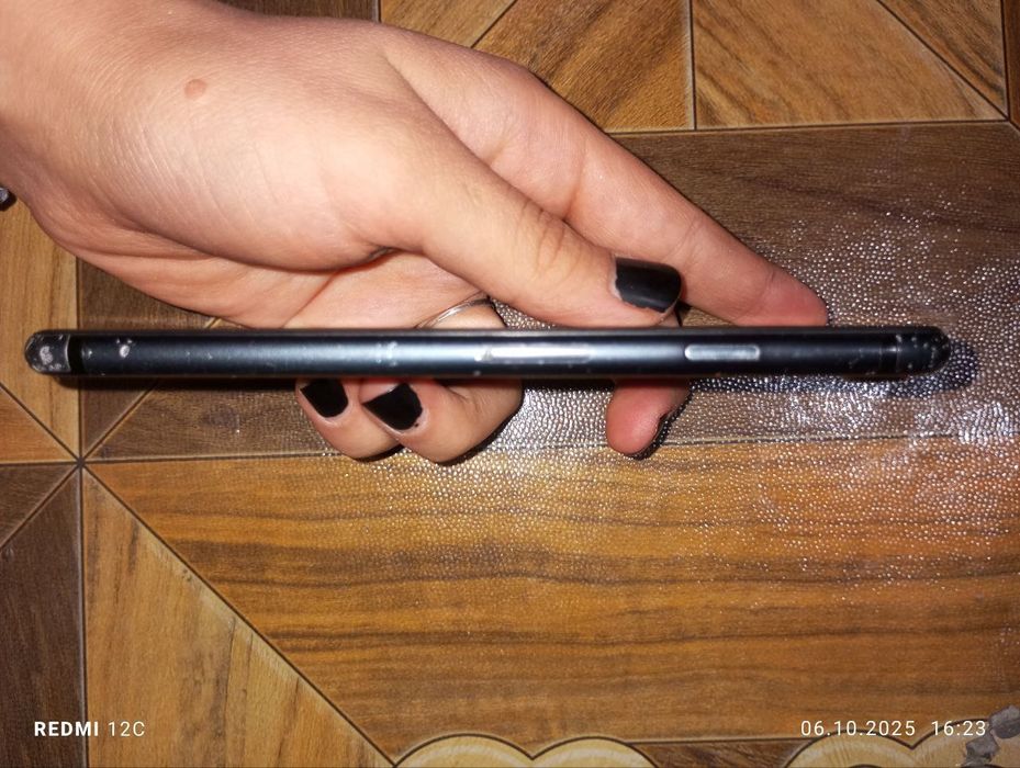 Iphone 7 sotiladi narxi 1millon