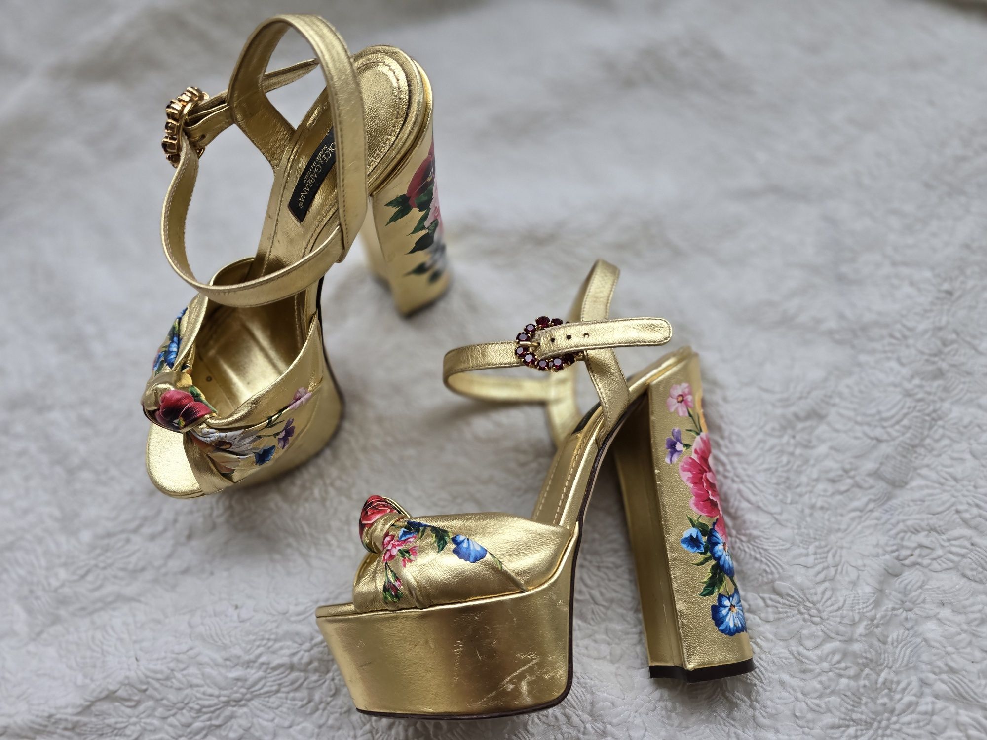 Дамски златисти оригинални сандали Dolce&Gabanna