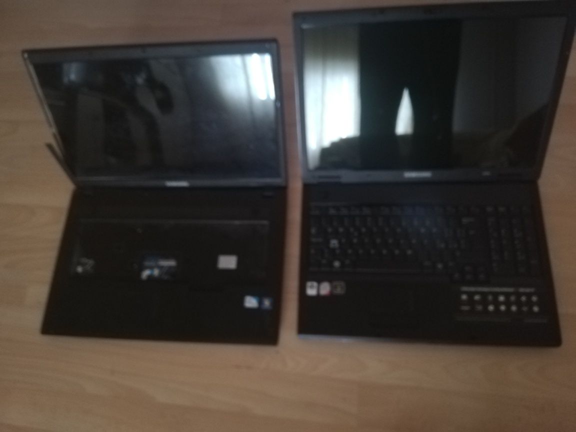 Vand 2 laptop uri incomplete Samsung 17" 50lei amandoua