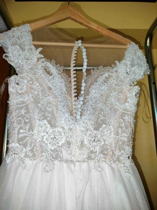 Vand rochie de mireasa tip printesa