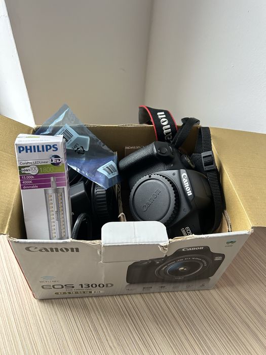 Canon eos 1300D w