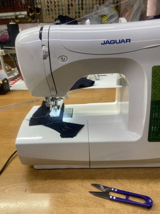 Срочно продам швейную машинку