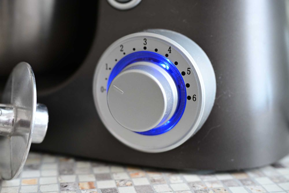 Techwood TRO-1058, 1000W, 5 литра, 6 скорости, 3 приставки Инокс