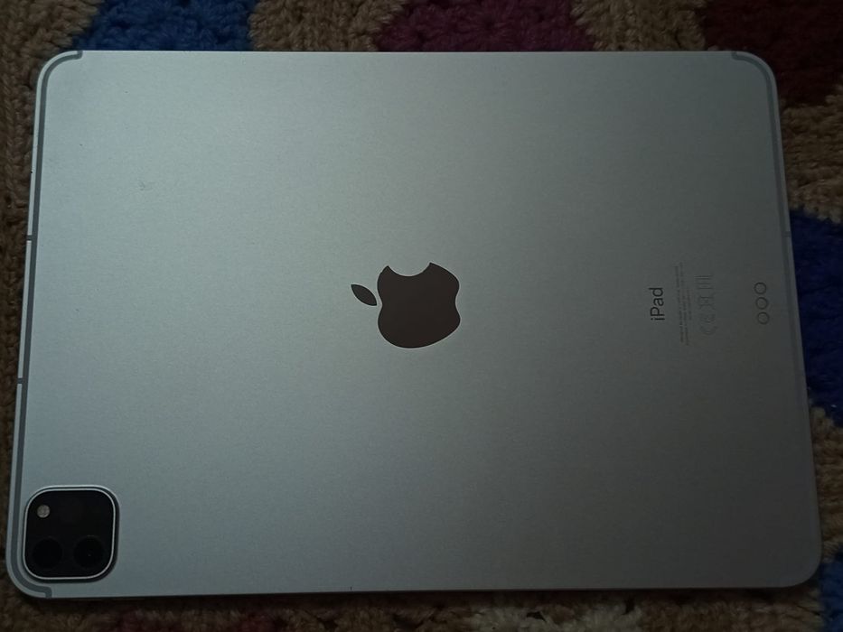 Vand iPad Pro 11” generatia a 3 a 256gb WiFi + Cellular