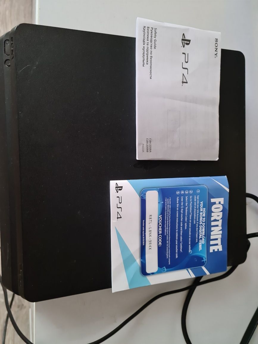 Продам Sony PlayStation 4 slim