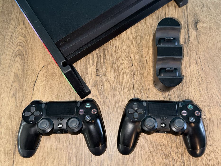 Playstation 4 pro 1tb CUH-7216B + accesorii originale