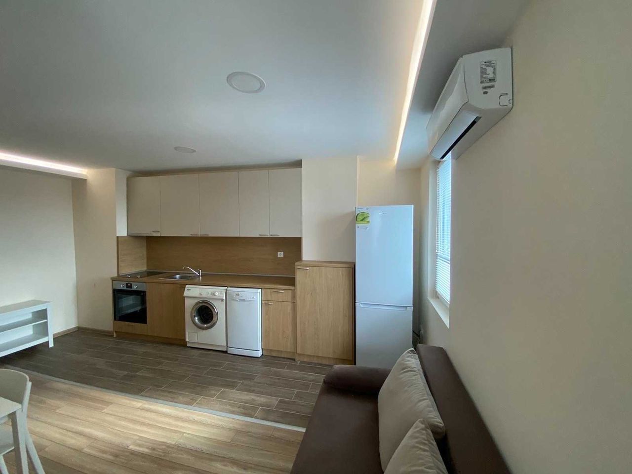 Дава се под наем Хотел в София, Студентски град - 75 кв.м за 38.25 € - Снимка #1