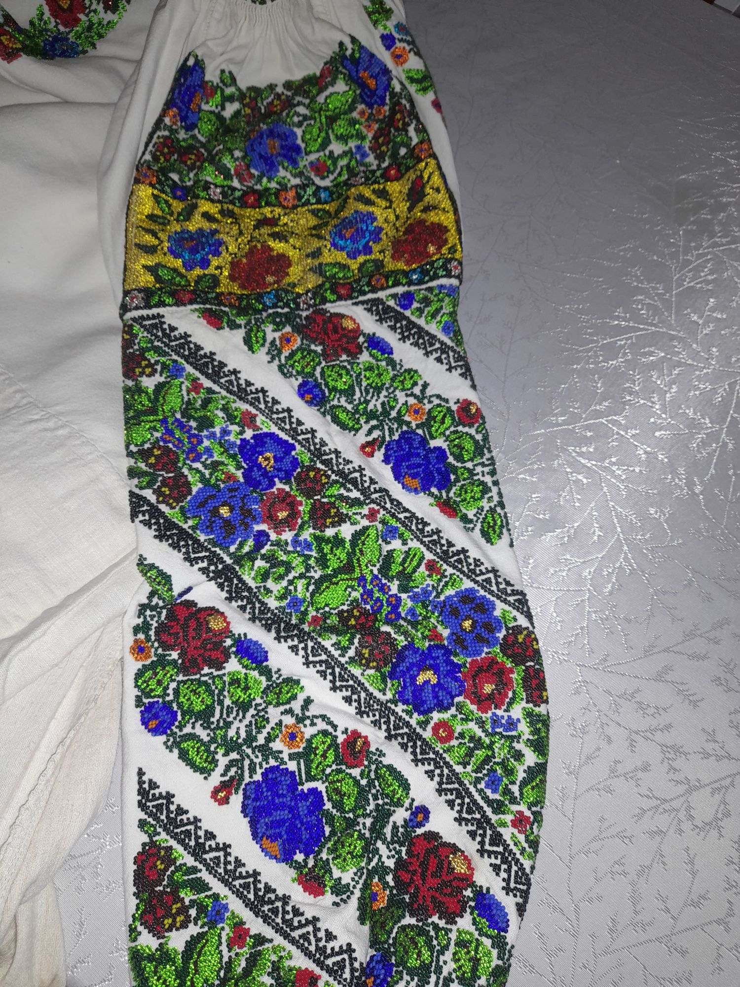 Cămașă tradițională cu mărgele