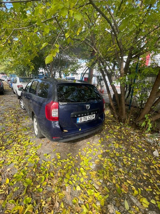 Vând Dacia Logan
