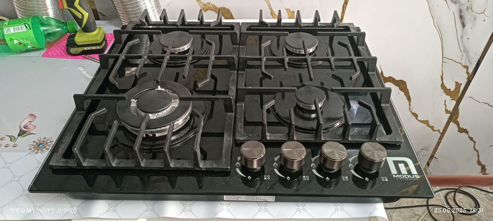 газовая варочная поверхность из закалённого стекла (газовка)