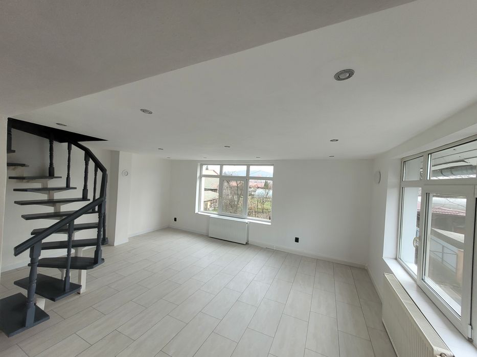 Apartament 4 camere (3 cam + living), 105mp, curte proprie 134mp video