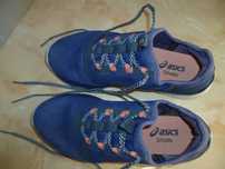 ASICS маратонки.