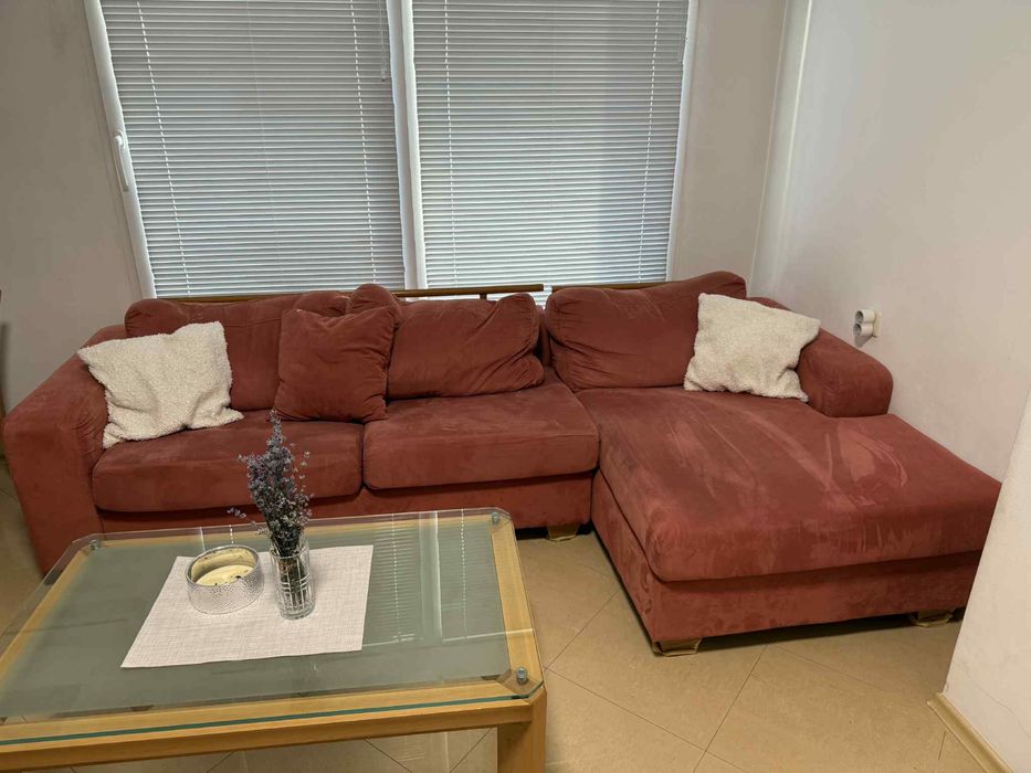 Комплект диван ,трапезна маса ,столове и малка маса