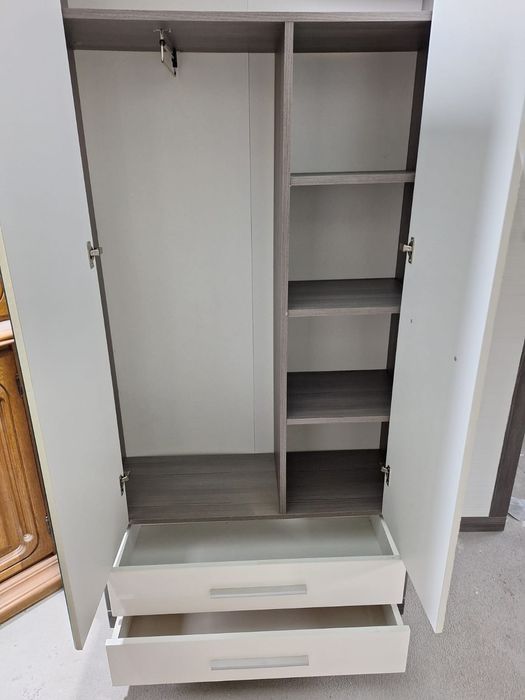 Cuier cu dulap adus din Austria