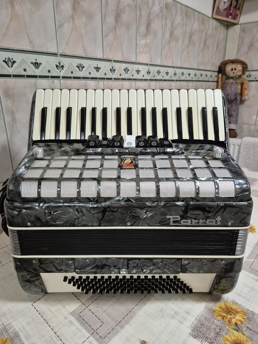 Acordeon Parrot 96 bass stare ca nou