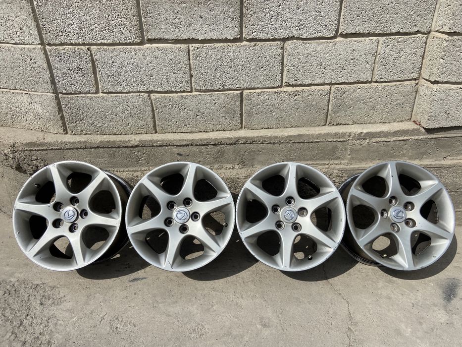 Титанки лексус тойота в хор сост