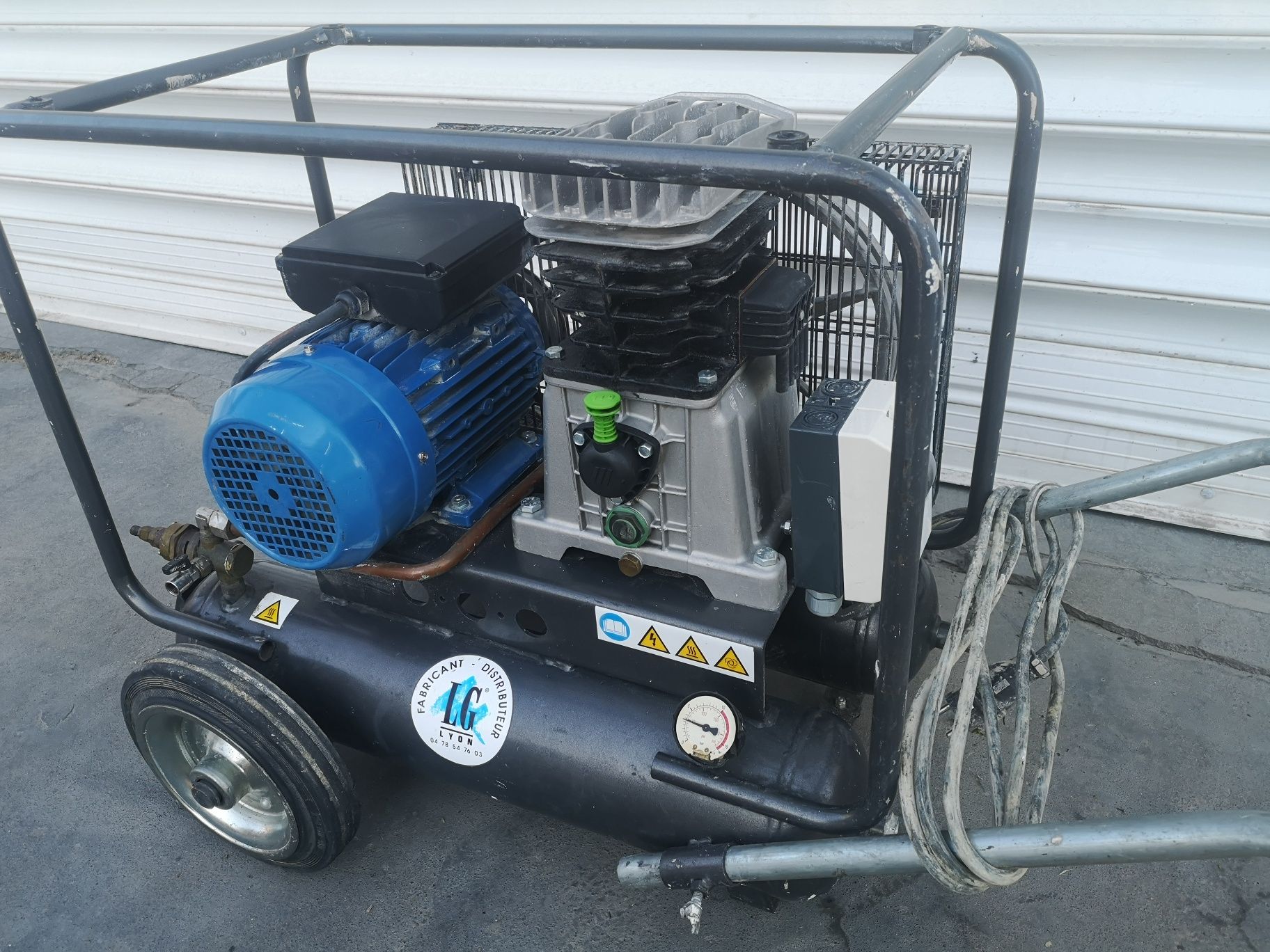 Компресор 500l/min 220V 3.4kw две Бутала Голям дебит