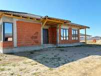 Casa la rosu  cu 4 camere de vanzare in Santandrei