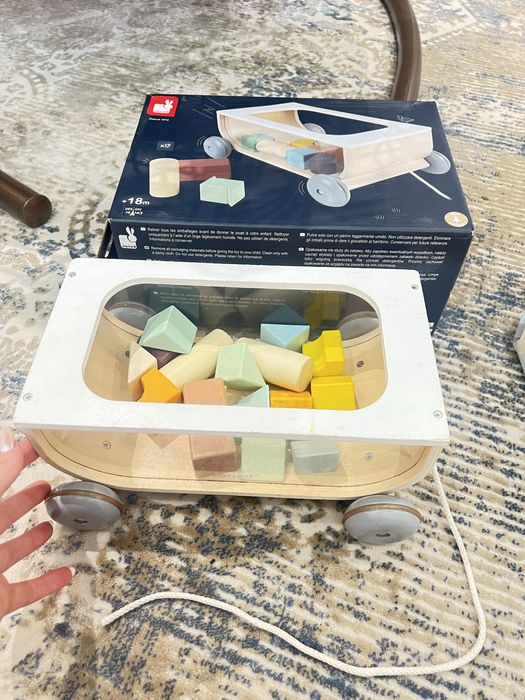 Детская каталка с кубиками