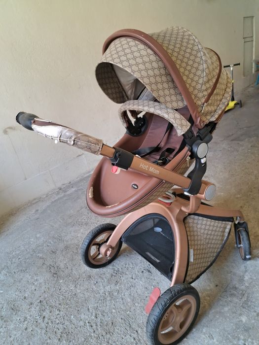 Vând căruțul hot mom preț accesibil