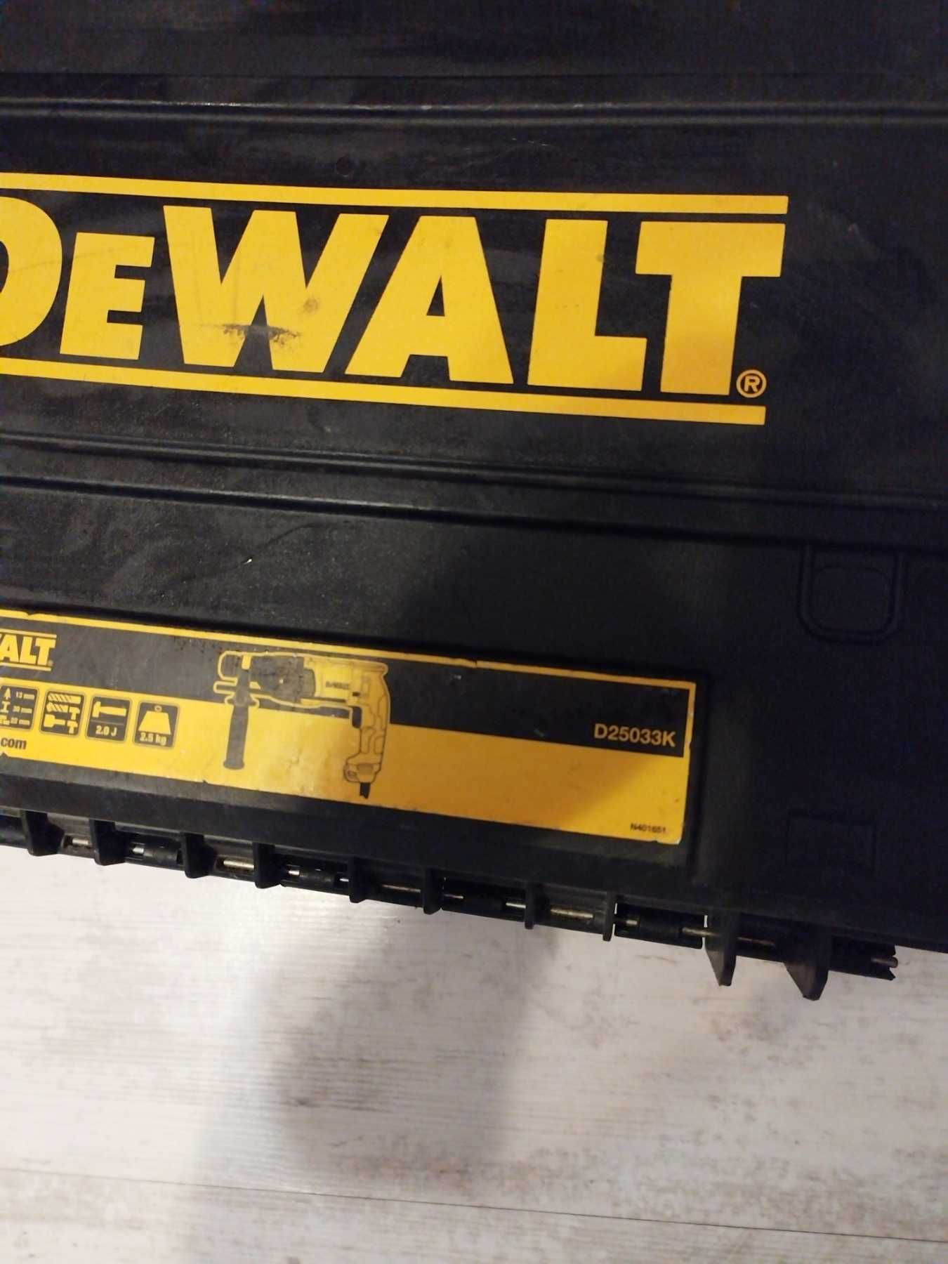 Перфоратор DeWalt D25033K