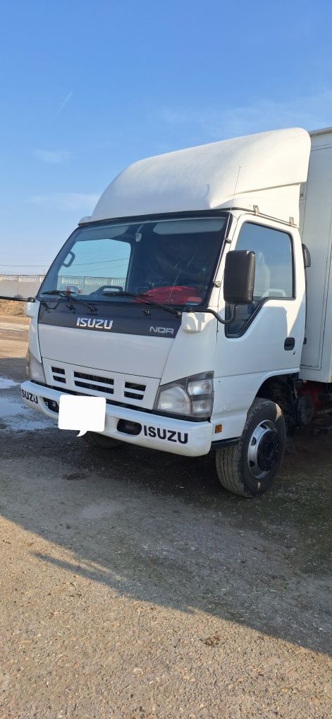 ISUZU avtomobil sotiladi