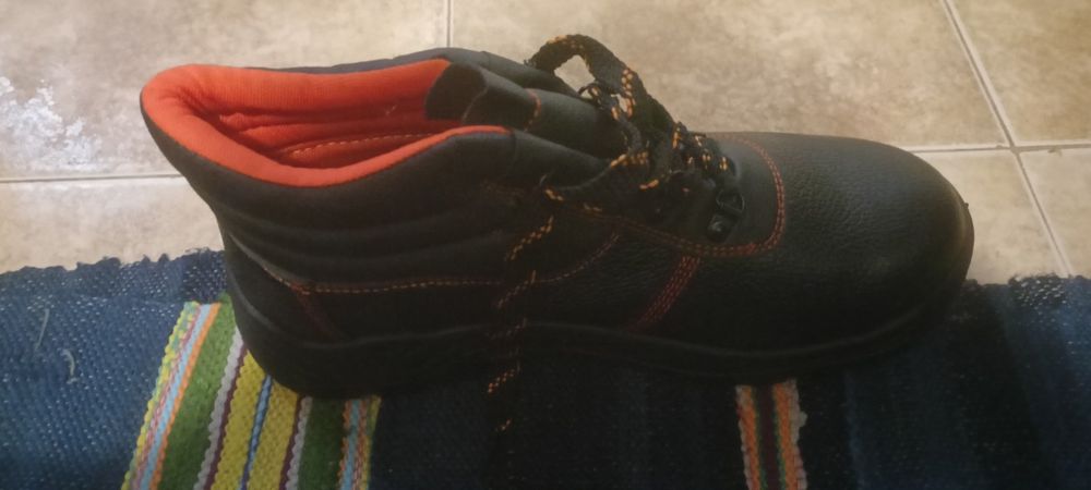 Работни обувки за строителството и др.