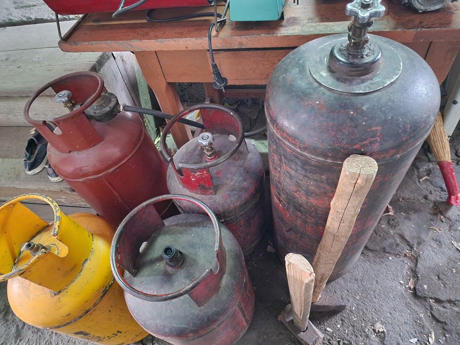 Газовые баллоны,сварочный аппарат