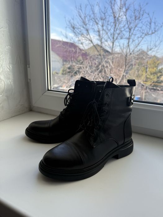 кожаные сапожки.