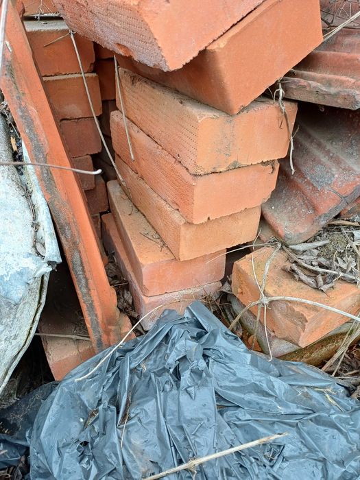 Огнеупорни топлоизолационни тухли + плътни тухли единички