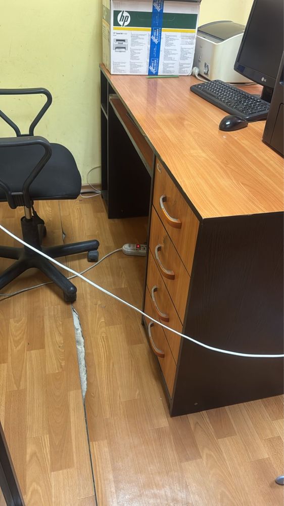 Шкафы, тумбы,столы офисные