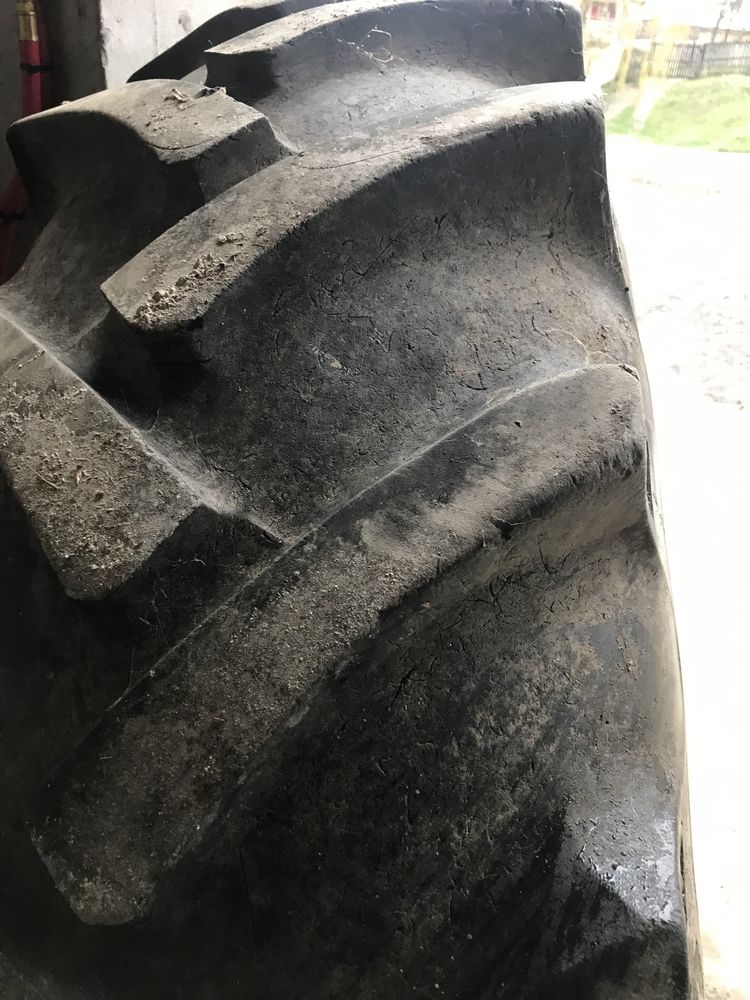 Vand jante cu cauciucuri ptr tractor