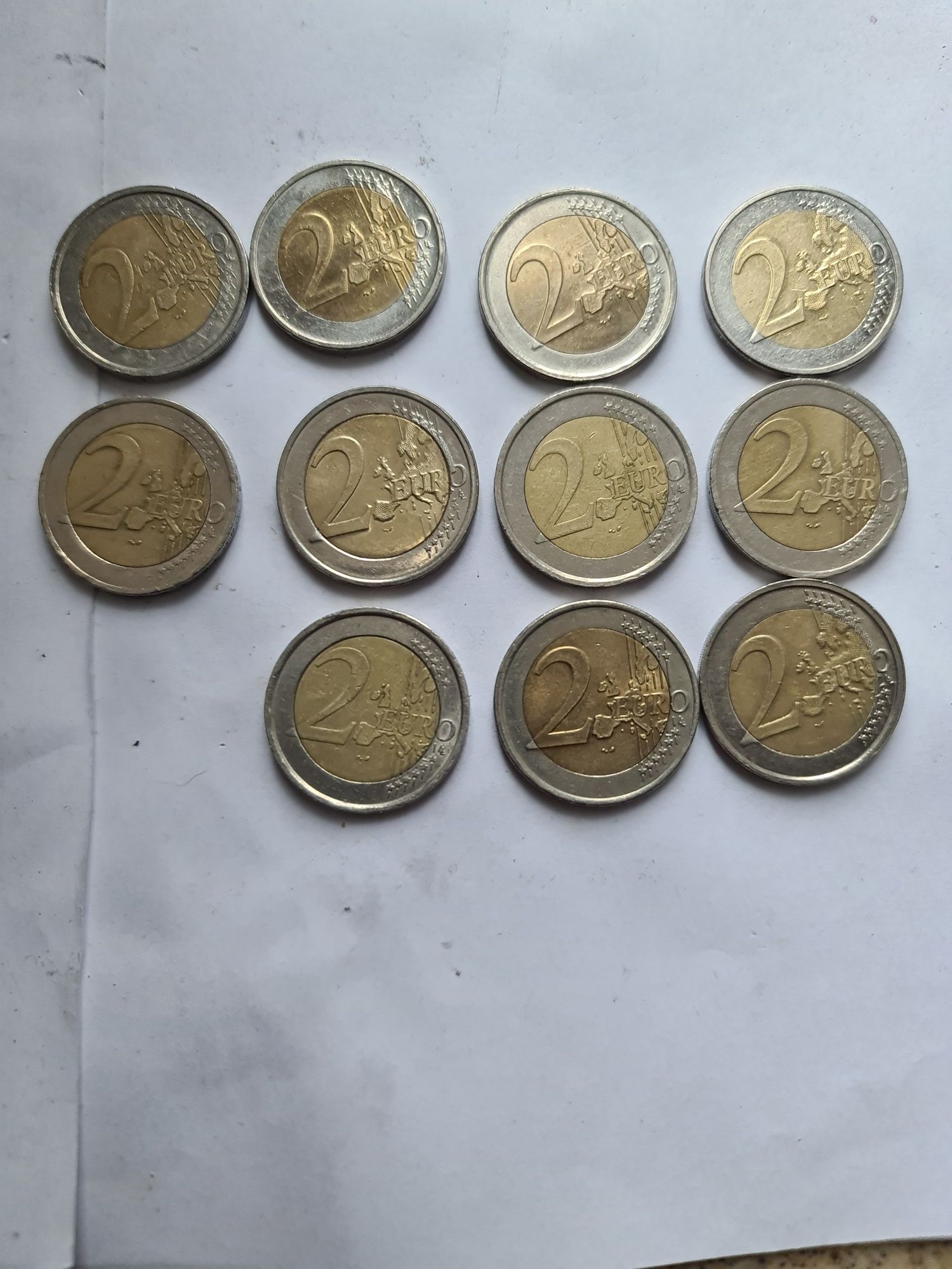 Vand monede de 2 euro pentru colectionari